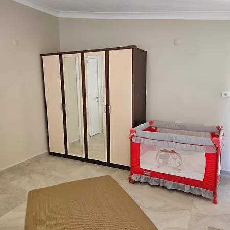 Luxurious Triplex 5-br W Pool, Access