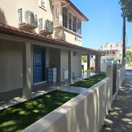 Luxurious Triplex 5-br W Pool, Access 아파트 Ayvalı