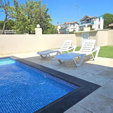아파트 Luxurious Triplex 5-br W Pool, Access Ayvalı