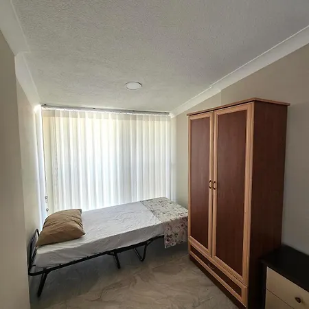 Luxurious Triplex 5-br W Pool, Access *