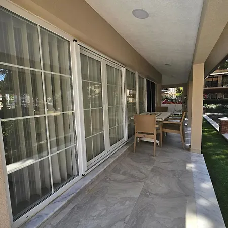 Luxurious Triplex 5-br W Pool, Access