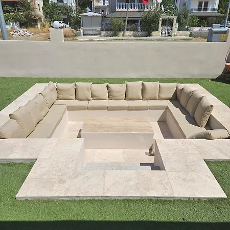 아파트 Luxurious Triplex 5-br W Pool, Access Ayvalı