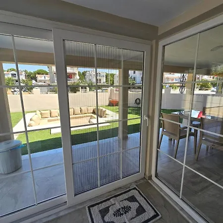 Luxurious Triplex 5-br W Pool, Access 아파트