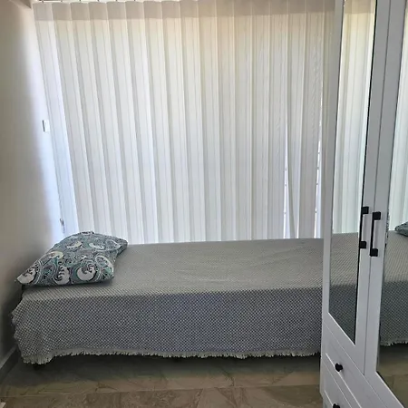 Luxurious Triplex 5-br W Pool, Access 아파트 *