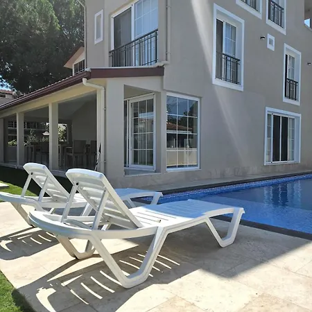 Luxurious Triplex 5-br W Pool, Access 아파트 Ayvalı