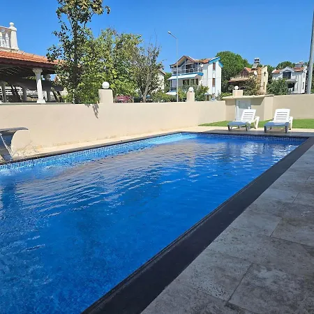 Luxurious Triplex 5-br W Pool, Access 아파트 Ayvalı