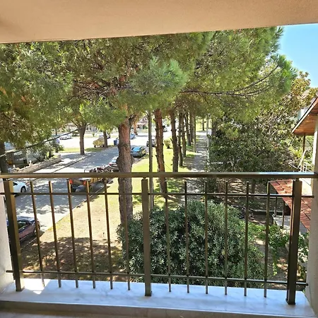 아파트 Luxurious Triplex 5-br W Pool, Access Ayvalı