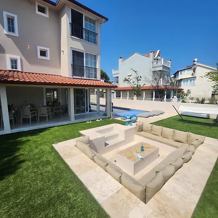 아파트 Luxurious Triplex 5-br W Pool, Access Ayvalı